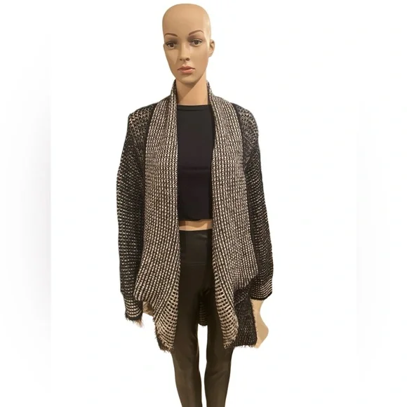 Beautiful Knit Cardigan 🍁 - Picture 1 of 11